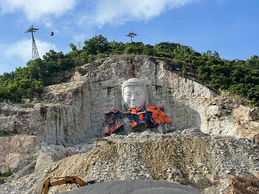 Tượng Phật Ngọc song sinh Hòa bình thế giới ngự trên đỉnh núi Sam