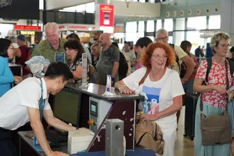 Hành khách qua Sân bay Nội Bài và Tân Sơn Nhất bất ngờ giảm mạnh