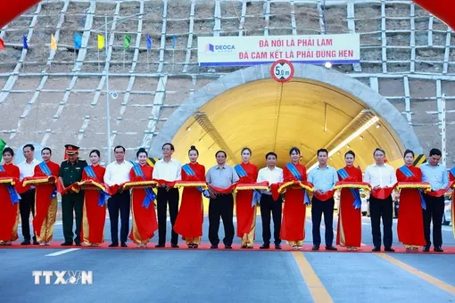 Thủ tướng phát lệnh khai thác cao tốc Cam Lâm-Vĩnh Hảo và Diễn Châu-Bãi Vọt