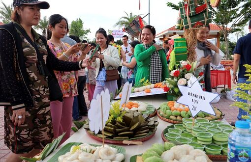 Hấp dẫn Lễ hội trưng bày bánh dân gian tại huyện Thoại Sơn, mừng Ngày Thống nhất đất nước