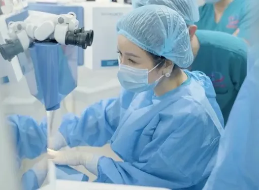 Việt Nam được chuyển giao phẫu thuật tật khúc xạ hiện đại nhất