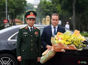 Bộ trưởng Bộ Quốc phòng Phan Văn Giang chủ trì lễ đón Bộ trưởng Bộ Quân đội Pháp