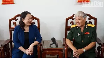 Quyền Chủ tịch nước Võ Thị Ánh Xuân thăm Mẹ Việt Nam Anh hùng và cựu chiến binh tại Kon Tum