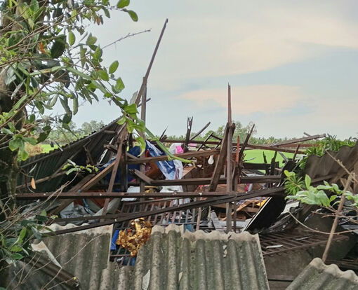 Mưa giông gây thiệt hại 3 căn nhà ở xã Hòa Bình Thạnh