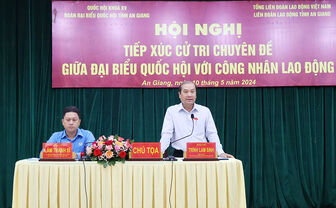 Đại biểu Quốc hội tỉnh tiếp xúc cử tri chuyên đề với công nhân lao động