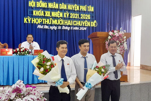 HĐND huyện Phú Tân họp chuyên đề lần thứ 12 về công tác tổ chức cán bộ