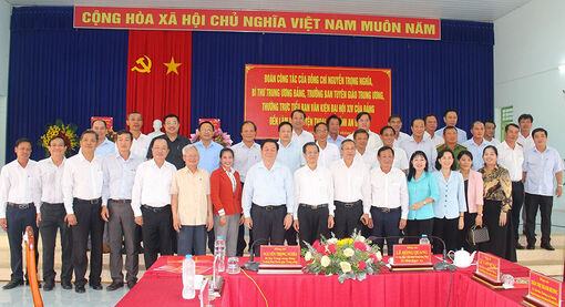 Bí thư Trung ương Đảng, Trưởng ban Tuyên giáo Trung ương Nguyễn Trọng Nghĩa làm việc tại huyện Thoại Sơn