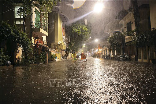 Thời tiết ngày 13/5: Bắc Bộ, Thanh Hóa đến Thừa Thiên Huế có mưa dông