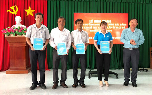 Khai giảng lớp bồi dưỡng nghiệp vụ công tác Đảng ở An Phú khóa I/2024