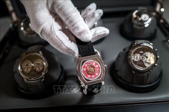 Bán đấu giá bộ sưu tập đồng hồ của 'huyền thoại F1' Michael Schumacher