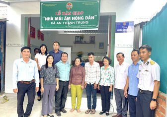 Ban Thanh niên, Ban Phụ nữ và Ban Công đoàn Công an An Giang 
tổ chức hoạt động thiện nguyện tại Đắk Lắk