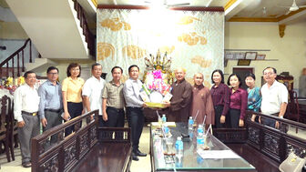 Bí thư Thị ủy và Chủ tịch UBND TX. Tân Châu thăm Ban Trị sự Giáo hội Phật giáo Việt Nam thị xã