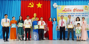 Liên hoan Gia đình hạnh phúc tiêu biểu cụm 3, huyện Phú Tân