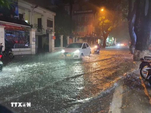 Bắc Bộ, Trung Bộ và Tây Nguyên ngày nắng, chiều tối mưa dông