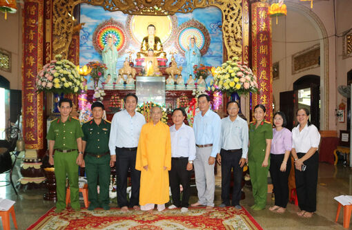 Bí thư Huyện ủy Châu Thành thăm và chúc mừng Đại lễ Phật đản Phật lịch 2568 – Dương lịch 2024