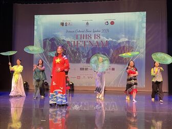 Chương trình nghệ thuật tôn vinh văn hóa Việt Nam tại Anh