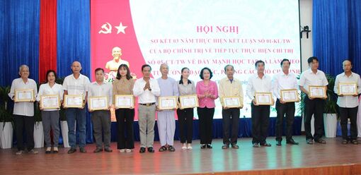 Khen thưởng 52 tập thể, cá nhân xuất sắc trong học tập và làm theo tư tưởng, đạo đức, phong cách Hồ Chí Minh ở Chợ Mới