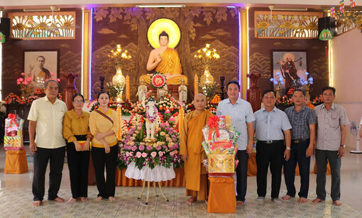 Bí thư Huyện ủy Châu Thành thăm và chúc mừng Đại lễ Phật đản Phật lịch 2568 – Dương lịch 2024