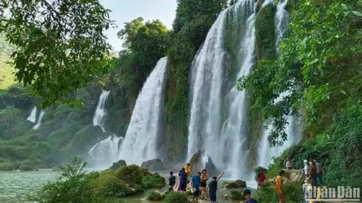 Thác Bản Giốc (Cao Bằng) lọt top 21 thác nước đẹp nhất thế giới