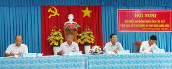 Bí thư Huyện ủy Tri Tôn tiếp xúc cử tri tại thị trấn Tri Tôn