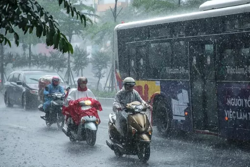 Bắc Bộ ngày nắng gián đoạn, Trung Bộ và Nam Bộ đêm mưa dông