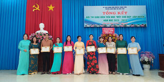 10 giáo viên đạt giải nhất Hội thi Giáo viên tiểu học viết chữ đẹp huyện Thoại Sơn năm học 2023-2024