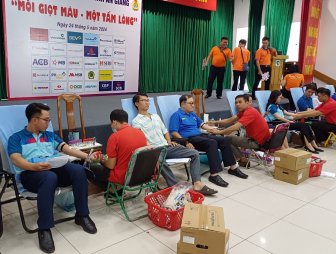 Cán bộ, nhân viên, người lao động ngành ngân hàng tỉnh An Giang hiến tặng 207 đơn vị máu