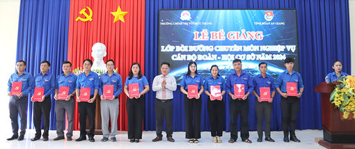 An Giang: Bế giảng Lớp bồi dưỡng chuyên môn, nghiệp vụ cán bộ Đoàn - Hội cơ sở