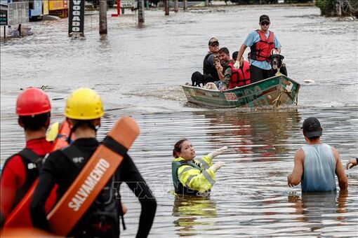 Mưa lớn tái diễn ở miền Nam Brazil gây ngập lụt những khu vực cao hơn