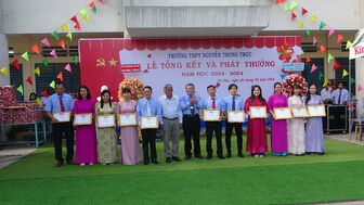 Trường THPT Nguyễn Trung Trực tổng kết năm học 2023 - 2024