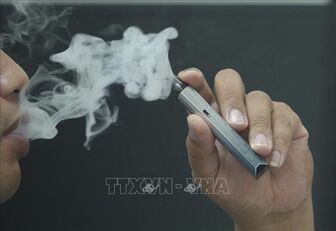 Gia tăng tình trạng thanh thiếu niên hút thuốc lá điện tử
