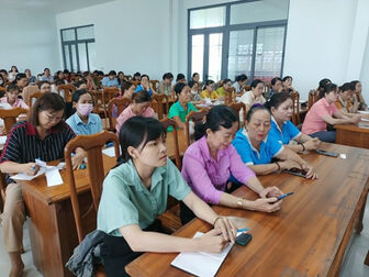 Bồi dưỡng lý luận chính trị và nghiệp vụ công tác hội cho cán bộ phụ nữ huyện Châu Phú