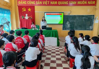 Phòng, chống xâm hại và ma túy trong học đường ở Phú Tân