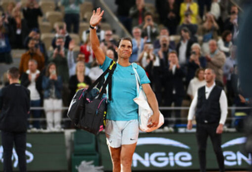 Nadal bị Zverev loại ngay ở vòng 1 Roland Garros