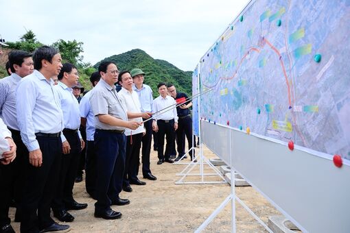 Thủ tướng Phạm Minh Chính khảo sát một số cơ sở, công trình trọng điểm tại Ninh Bình