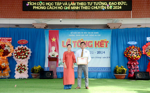Bí thư Huyện ủy An Phú dự tổng kết năm học tại Trường THPT An Phú