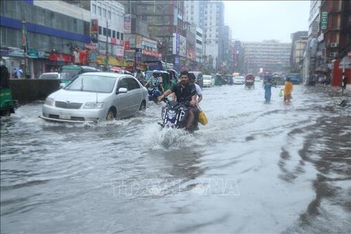 Ít nhất 65 người thiệt mạng do bão mạnh tại Bangladesh và Ấn Độ