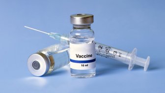 Mỹ: Phê duyệt vaccine ngừa RSV của Moderna cho người cao tuổi