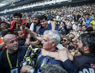 HLV Mourinho tạo cơn sốt trong ngày ra mắt "đại gia" Thổ Nhĩ Kỳ