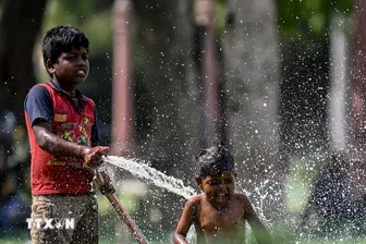 Nắng nóng cực đoan thiêu đốt Ấn Độ khiến gần 100 người chết: Vì đâu nên nỗi?
