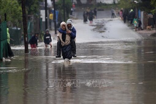 Mưa lớn gây lũ lụt tại Nam Phi, 12 người thiệt mạng