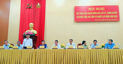 Đối thoại giữa người đứng đầu cấp ủy, chính quyền huyện Châu Phú với đoàn viên, hội viên, người lao động