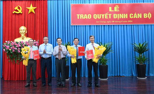 Trao quyết định cán bộ lãnh đạo Ban Nội chính Tỉnh ủy An Giang