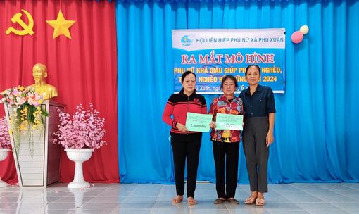 Phụ nữ khá, giàu xã Phú Xuân giúp đỡ phụ nữ khó khăn thoát nghèo bền vững