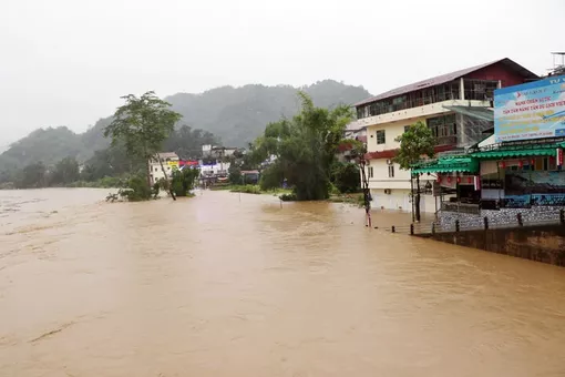 Nhiều địa phương ngập sâu sau mưa lớn, Thủ tướng yêu cầu tập trung khắc phục