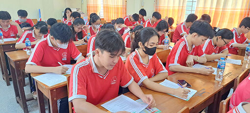 Tuyên truyền về sức khỏe sinh sản và sức khỏe tiền hôn nhân cho học sinh và thanh niên huyện Châu Phú