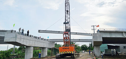 Chạy đua trên công trường cao tốc