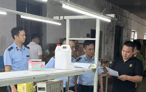 Hưng Yên: Phát hiện hàng trăm nghìn sản phẩm thuốc lá điện tử nghi nhập lậu