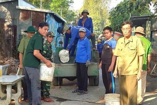Cựu chiến binh gương mẫu tham gia xây dựng quê hương