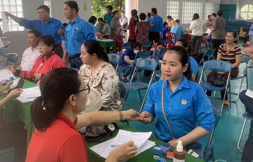 Hơn 700 đoàn viên, công nhân, viên chức, người lao động TP. Long Xuyên tham gia Ngày hội hiến máu tình nguyện